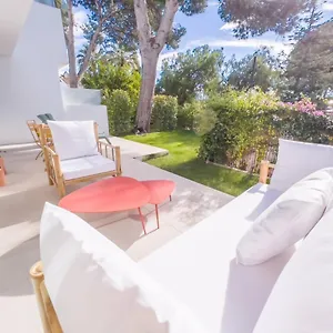 Apartamento Bajo Con Jardin En La Milla De Oro, Marbella
